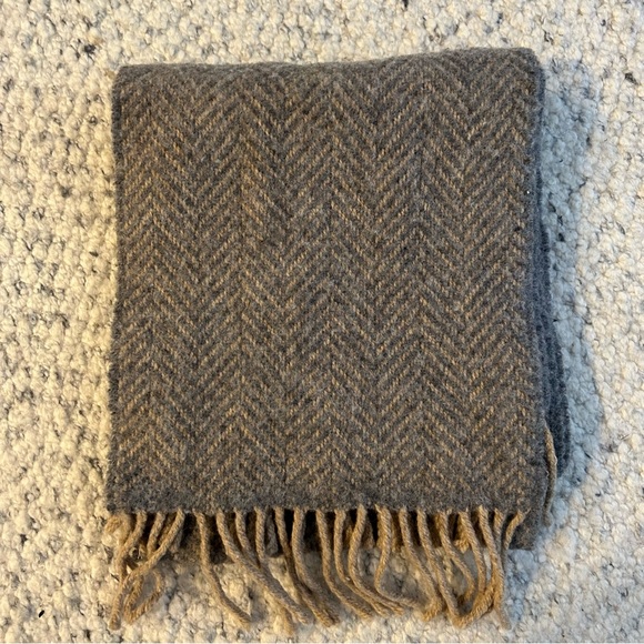 cashmere herringbone patterned scarf - Picture 1 of 3